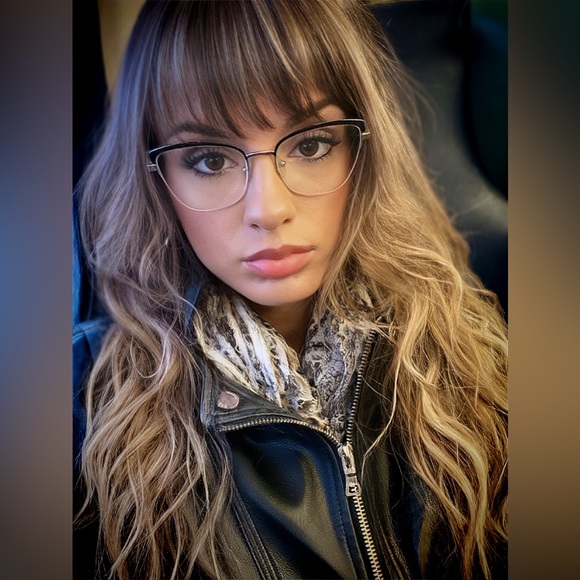 Meet your Posher, Julia - Picture 4 of 7